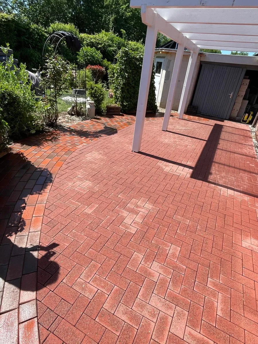 Gepflegte Terrasse mit Überdachung